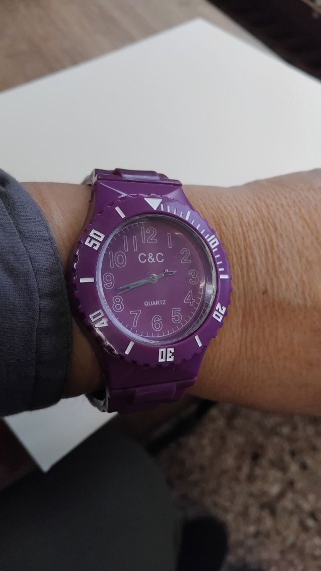 Reloj morado