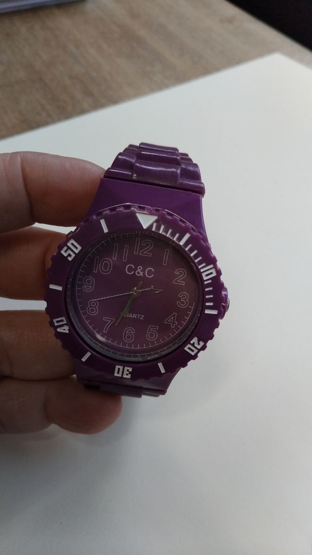 Reloj morado