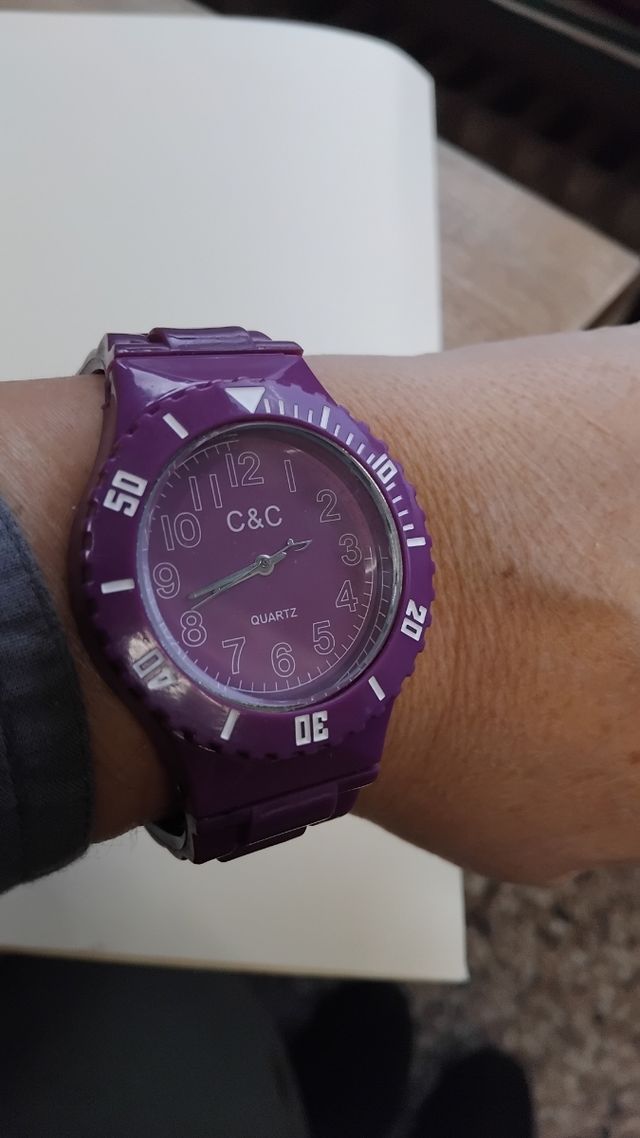 Reloj morado