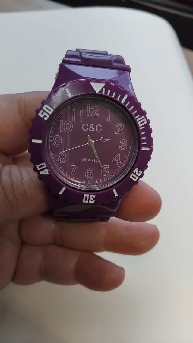 Reloj morado