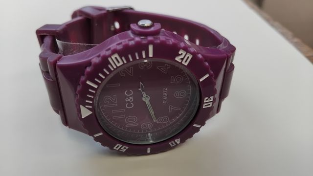 Reloj morado