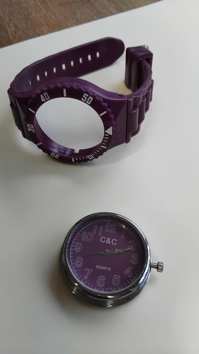 Reloj morado