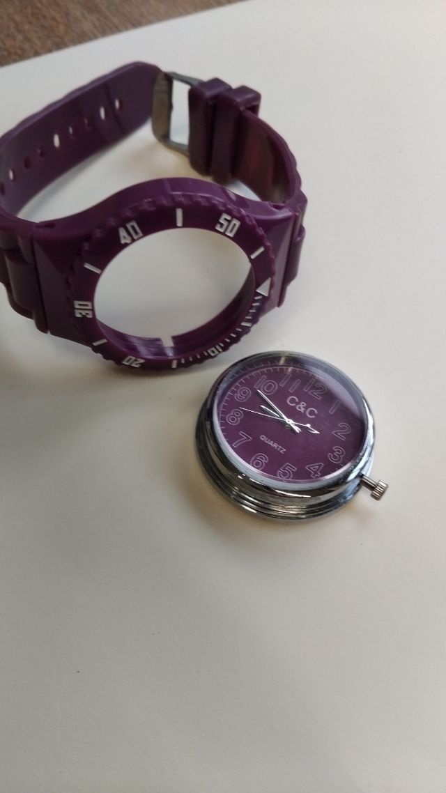 Reloj morado