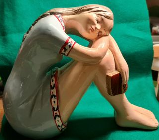 Figura chica soñando