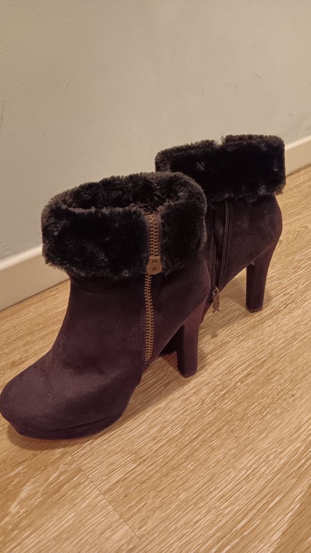 Botines de ante Xti negras