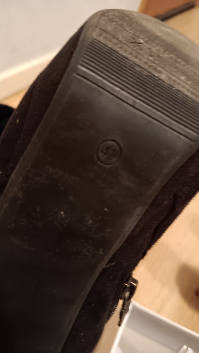 Botines de ante Xti negras