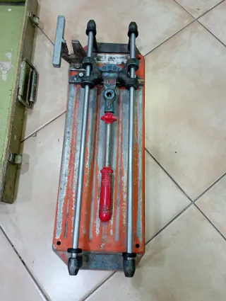 Maquina de cortar Azulejos Rubi