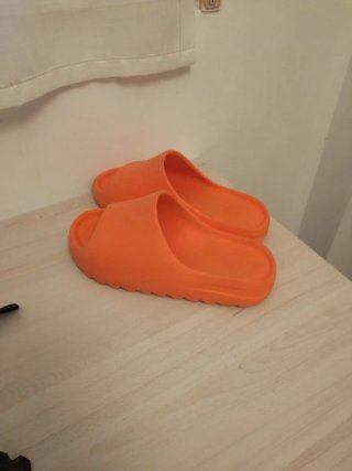 Chanclas Adidas yezzy slide