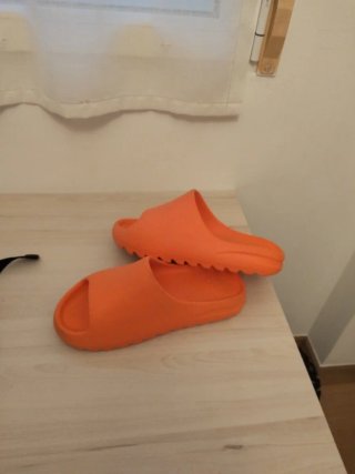 Chanclas Adidas yezzy slide