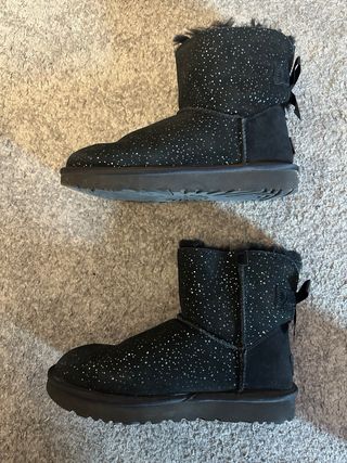 Botas UGG Mini Bailey Bow Metallic Spots Mujer