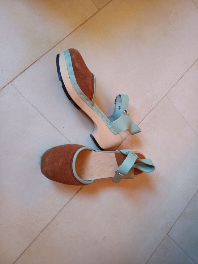 Zuecos Eferro talla 38 camel