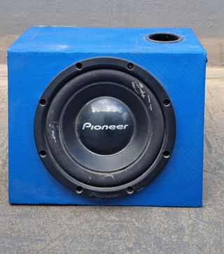 Subwoofer Pioneer y etapa JBL