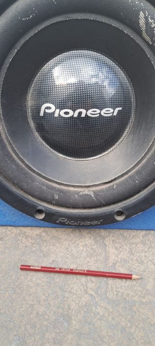 Subwoofer Pioneer y etapa JBL
