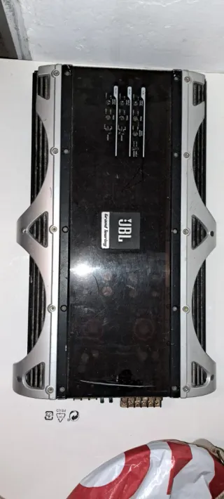 Subwoofer Pioneer y etapa JBL