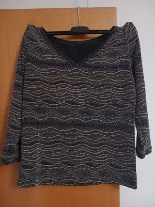 Jersey manga larga y cuello de pico