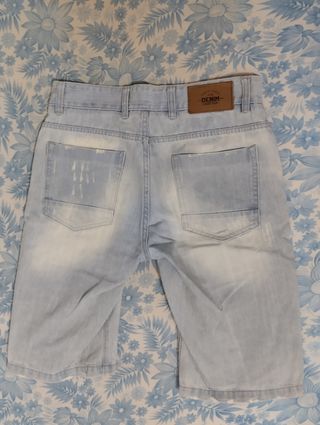 Pantalón vaquero corto estilo desgaste 