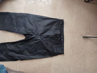 Pantalones efecto cuero efecto piel