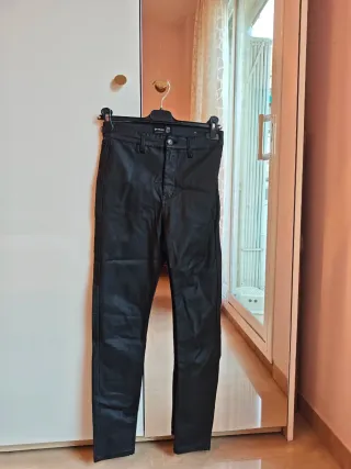 Pantalones efecto cuero efecto piel