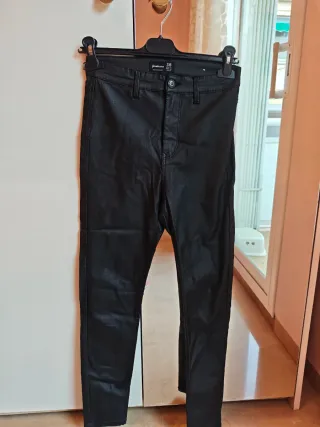 Pantalones efecto cuero efecto piel