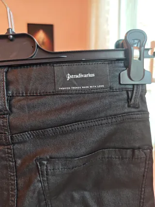 Pantalones efecto cuero efecto piel