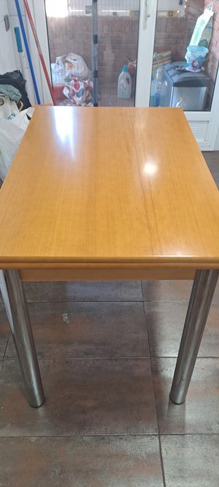 mesa cocina madera haya+ cuatro sillas