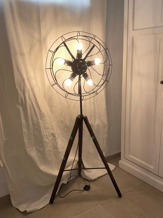 Lámpara de pie retro estilo ventilador