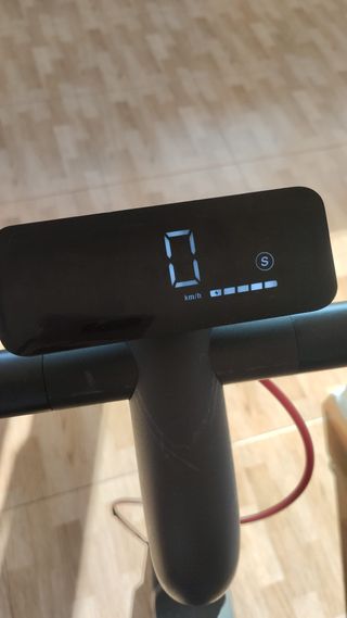 Patinete eléctrico / Electric scooter NAVEE V40