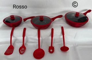 Padelle tris rosse con coperchi mestoli