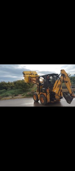 EXCAVACIÓN CON CARGA BARRDORA DANA BARR0