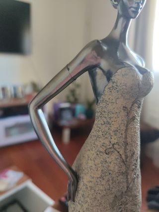 Escultura mujer