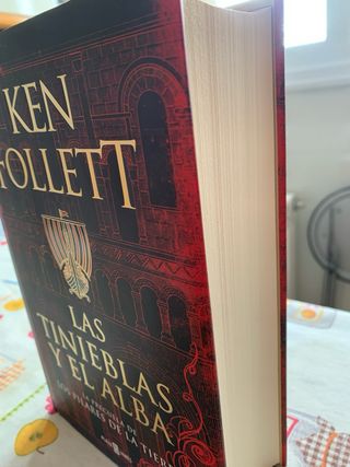 Las tinieblas y el alba Ken Follet