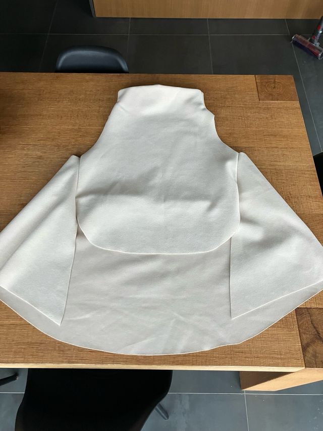 Poncho da donna color beige usato pochissimo