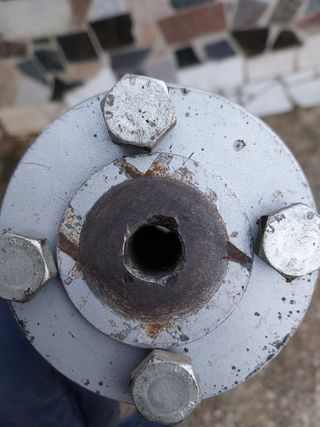 Soporte para colocar aperos  de  motoazada ,