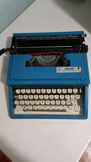 Macchina da scrivere Olivetti Italia 90