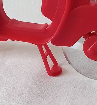 Taglia pizza a forma di vespa rossa, mai usato 