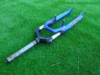 Horquilla suntour con suspensión 26"