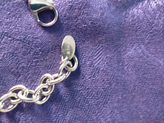 Gargantilla plateada, marca lotus