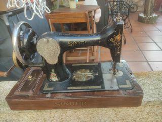 Máquina de coser SINGER.