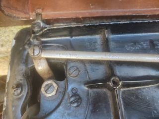 Máquina de coser SINGER.