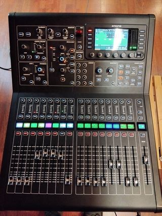 Midas M32r + DL32 + Flight Case