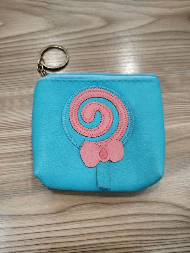 NECESERES, ESTUCHES Y CARTERAS