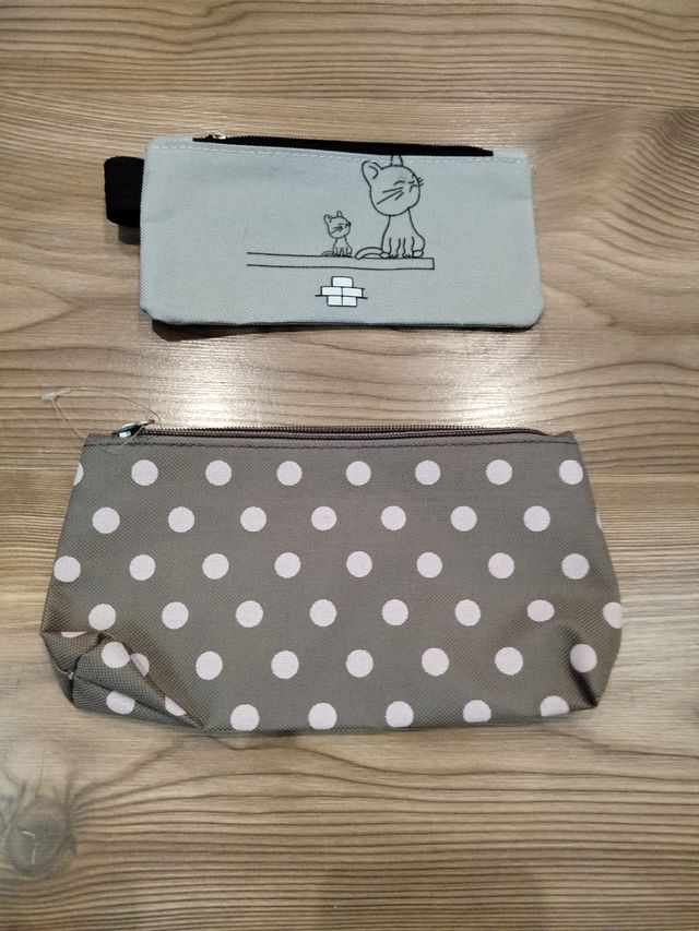 NECESERES, ESTUCHES Y CARTERAS