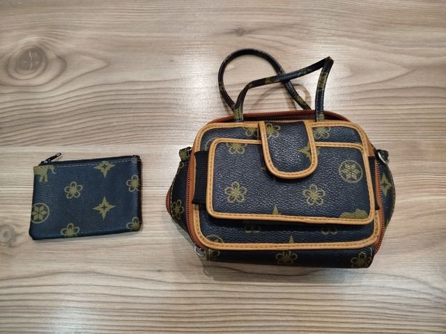 NECESERES, ESTUCHES Y CARTERAS