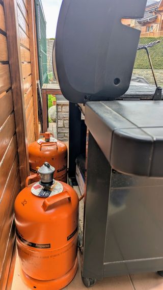 Barbacoa de gas con accesorios mas botella gratis