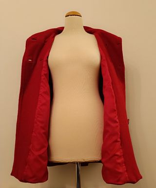 Abrigo rojo Zara