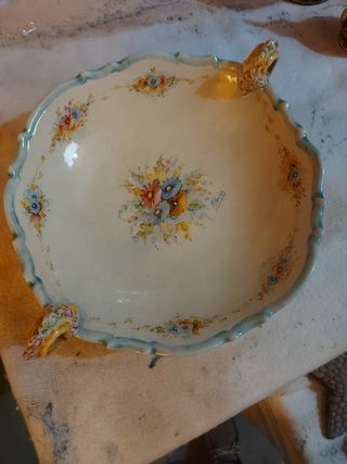 Fuente de centro antigua ,está firmada