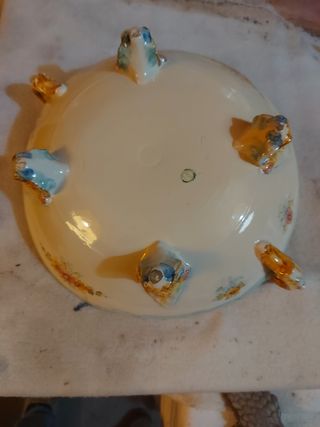 Fuente de centro antigua ,está firmada