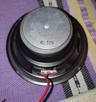 Altavoces graves y agudos.