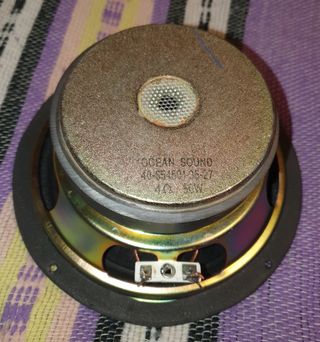 Altavoces graves y agudos.