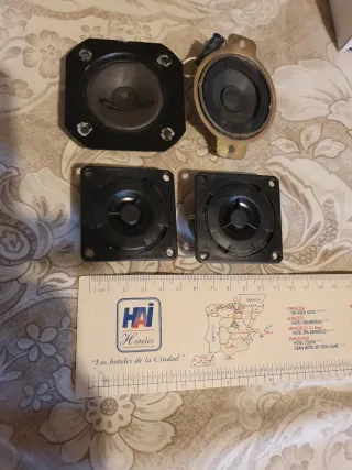 Altavoces graves y agudos.